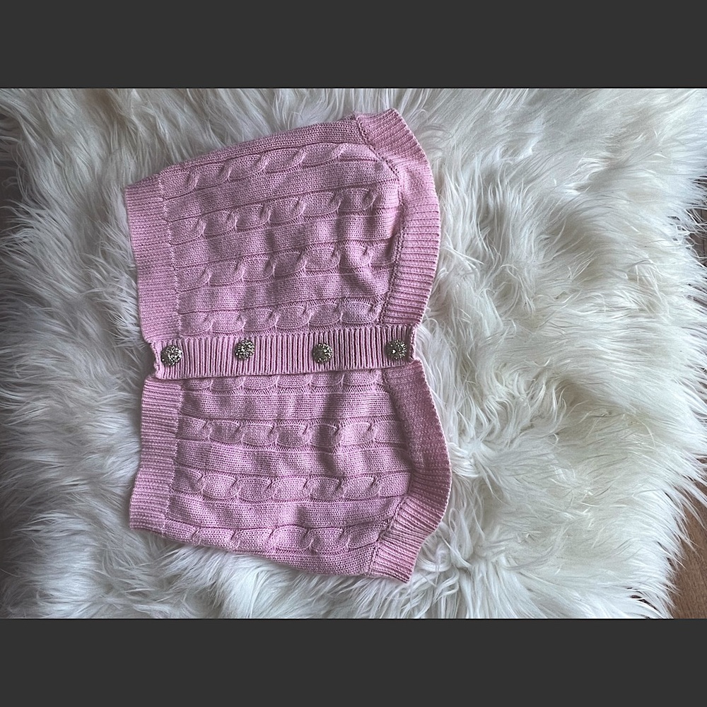 Pink knit tube top with embellished buttons💗